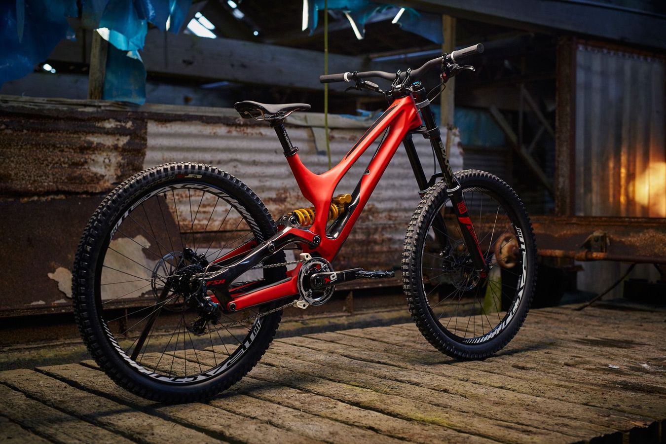 Даунхильный велосипед specialized