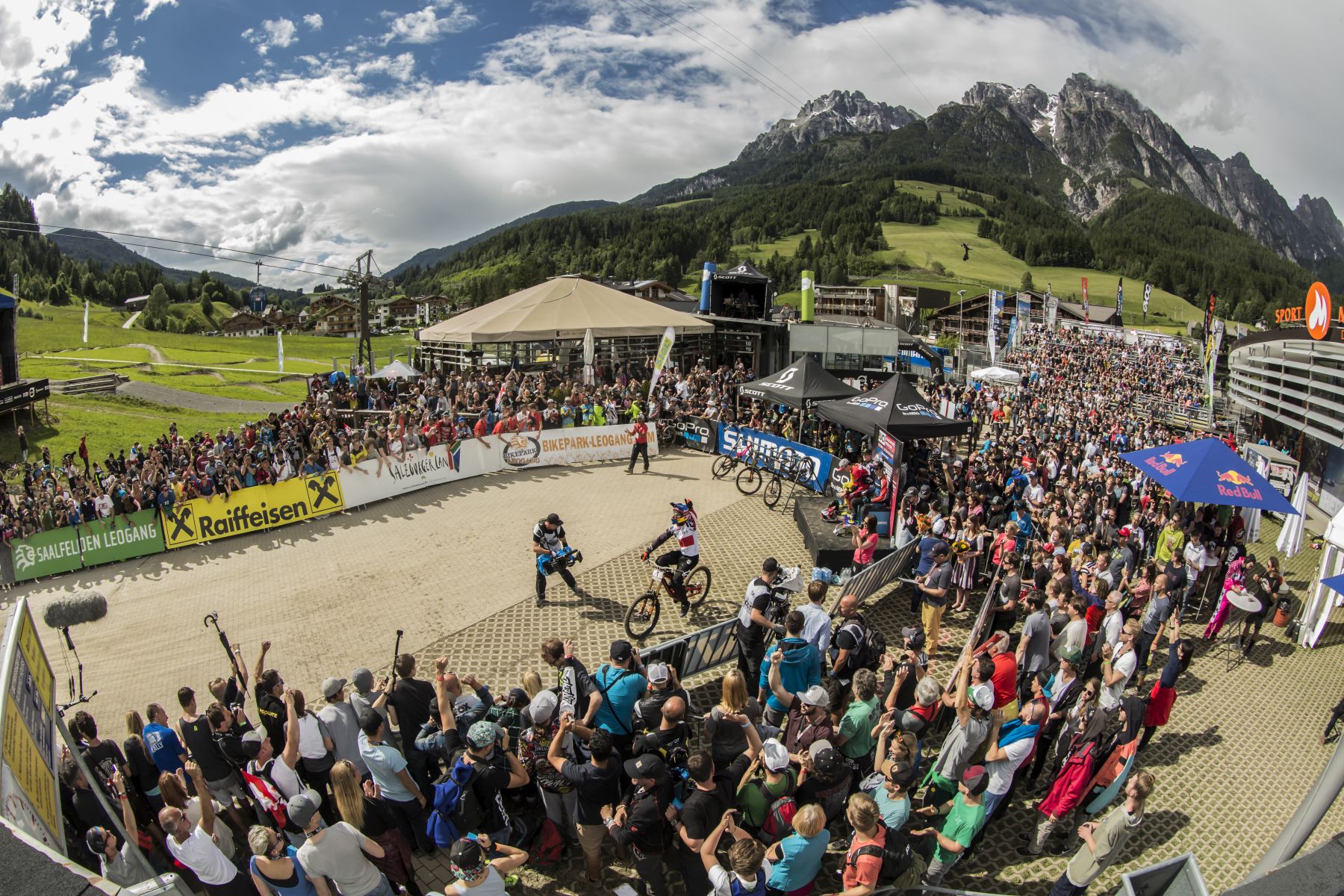 dhi-wc-2016-leogang_aaron-gwin_by_keith-valentine-5