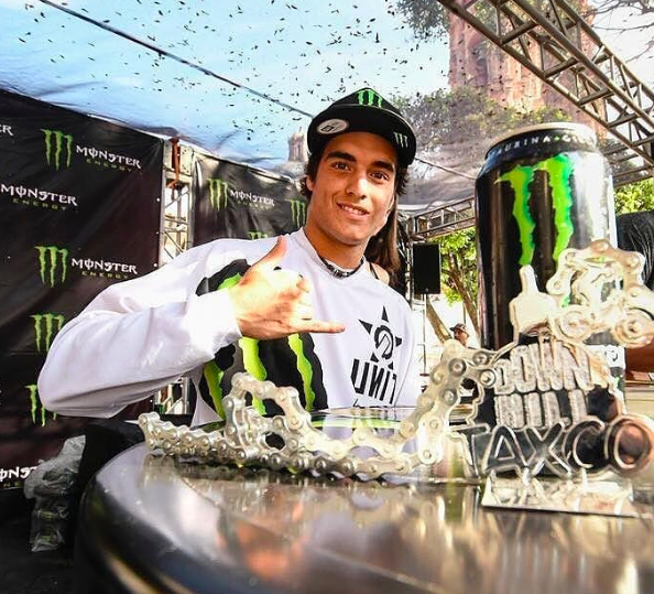 Adolf Silva gewinnt den Best Trick Contest beim Urban DH Race in Taxco, Mexiko
