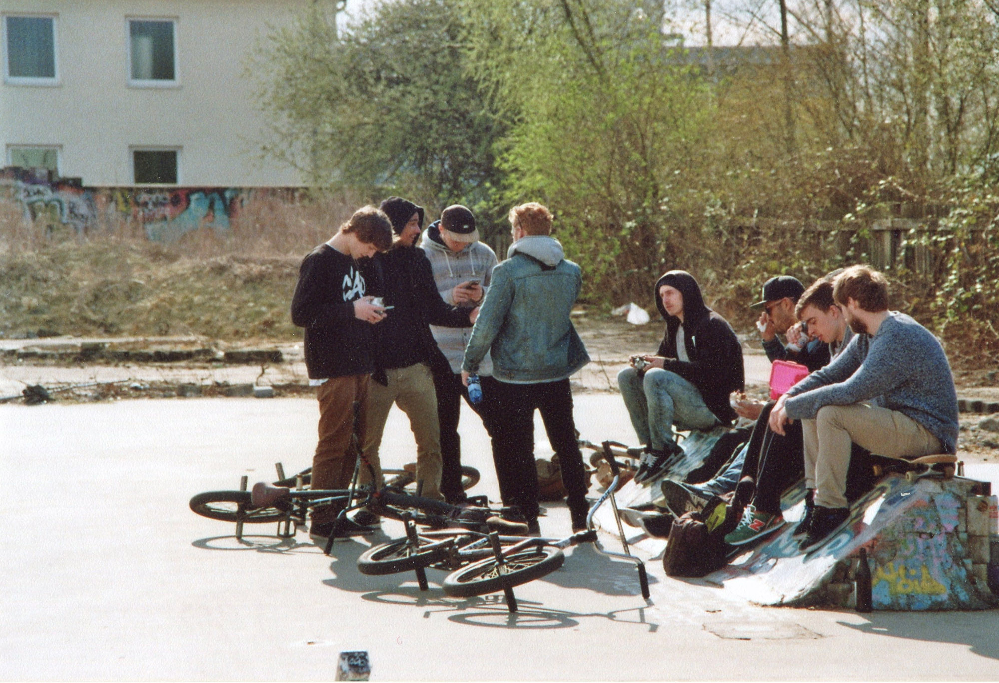 Die Ciao Crew chillt am Ghettospot in Frankfurt