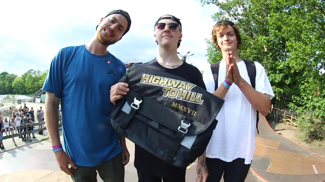 Das Pro-Streetfinale am Samstagabend bei Flutlicht war definitiv der Höhepunkt des Highway to Hills 2017. Nachdem sich der Rauch gelegt hatte, ging Felix Prangenberg (Mitte) als Sieger aus dem Battle hervor, dicht gefolgt von Daniel Tünte auf Platz 2 (links) und Mark Burnett, der extra aus den USA angereist war