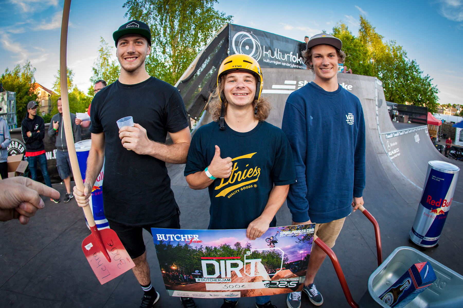 Wie bereits im Vorjahr konnte Jakob Benda (Mitte) auch auf dem Butcher Jam 2017 den Dirtcontest für sich entscheiden. Jack Hobson kam auf Platz 2 und Paul Thölen holte den 3. Platz