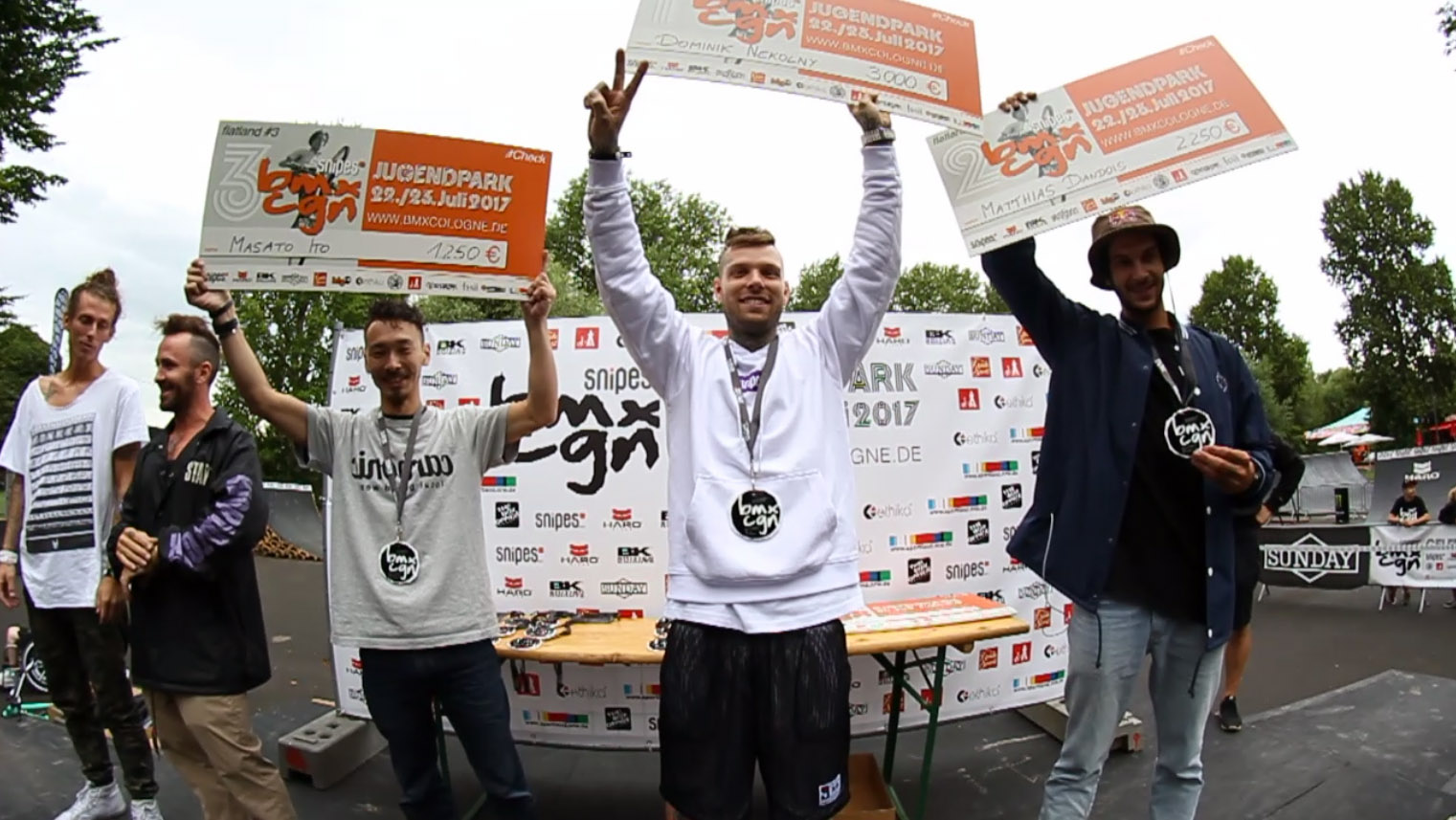 Die Gewinner der "Pro Flatland"-Klasse von BMX Cologne 2017 sind (v. l. n. r.): Masato Ito (3.), Dominik Nekolny (1.) und Matthias Dandois (2.)