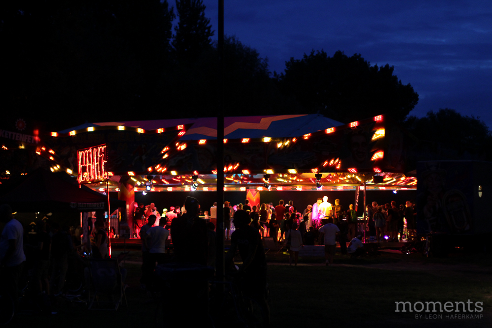Wie bereits im vergangenen Jahr, fand am Samstagabend eine Rollschuhdisko im Autoscooter statt, der tagsüber als Flatlandfläche diente