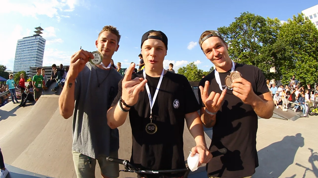 Die Gewinner des Bielefeld City Jams 2017 sind (v. l. n. r.): Jan Mihaly (2.), Timo Schulze (1.) und Tobias Freigang (3.)