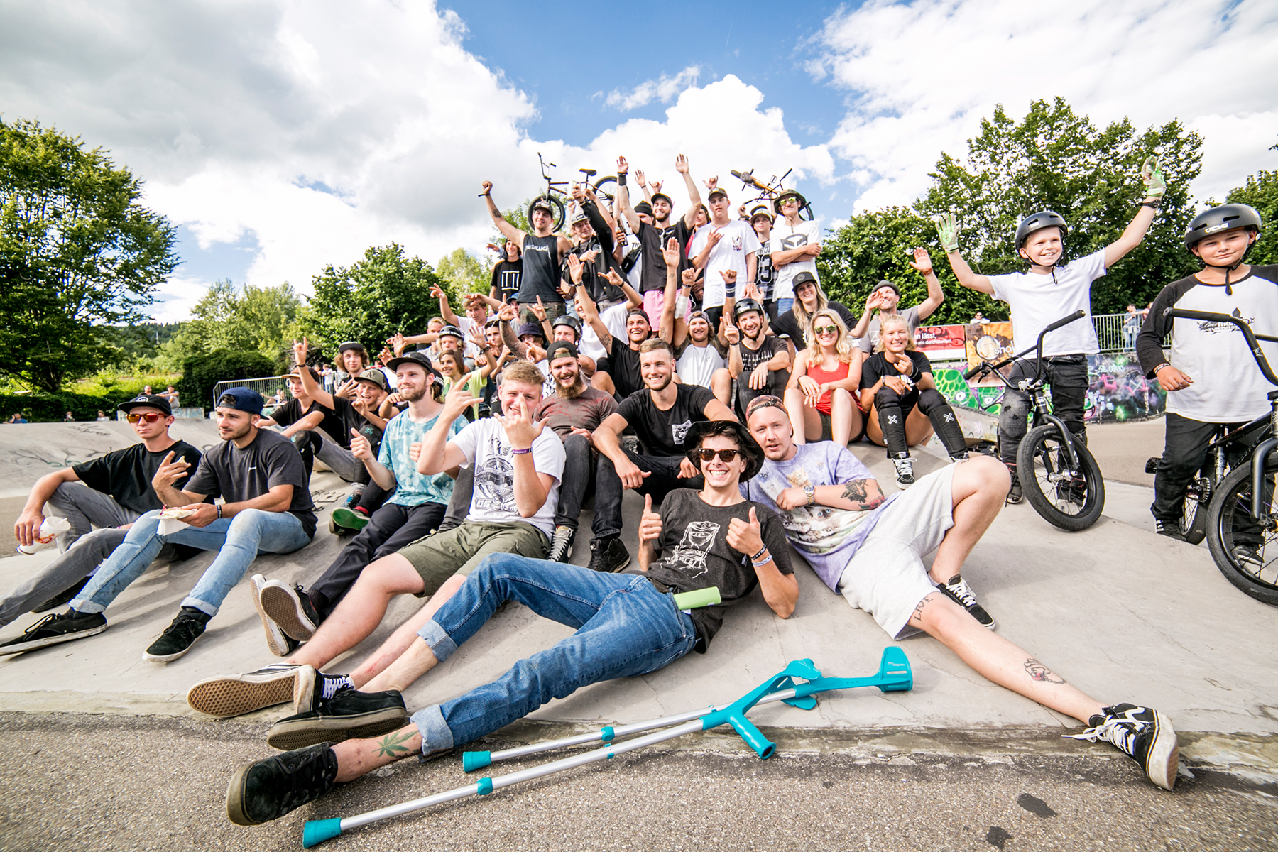 Gruppenfoto von (fast) allen Teilnehmer_innen am BMX Männle Turnier 2017 in Tuttlingen