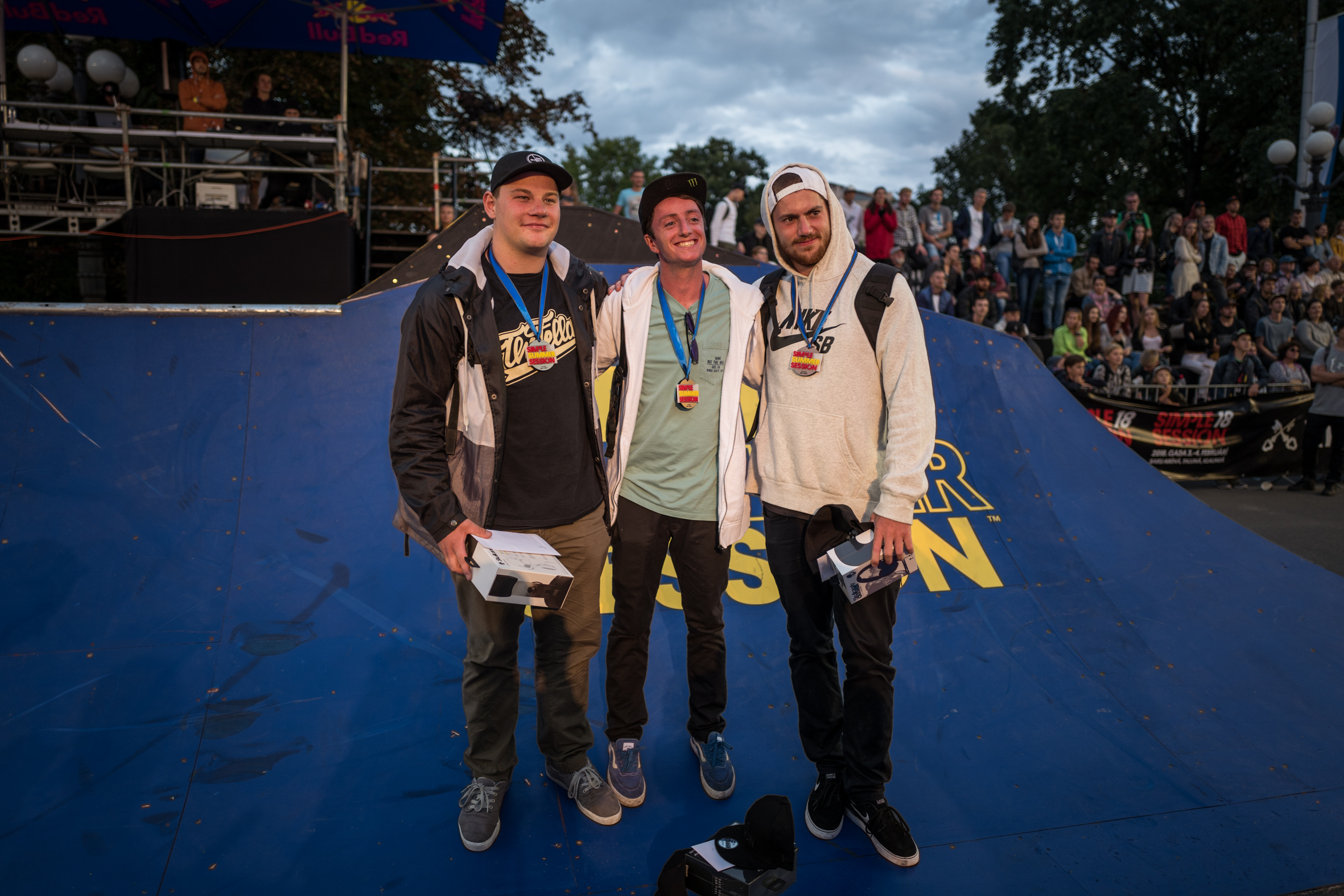 Die Gewinner des Streetcontests auf der Simple Summer Session 2017 in Riga (v.l.n.r.): Leon Hoppe (2.), Alex Donnachie (1.) und Daniel Tünte (3.)