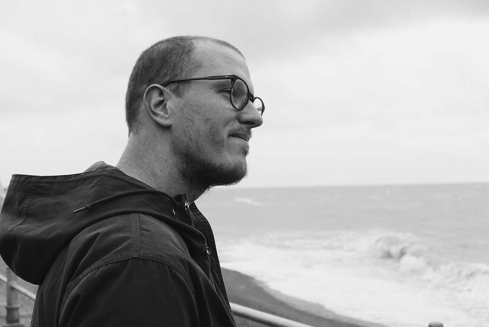 Wenn es gerade mal nicht wie aus Eimern schüttete, konnte man sich draußen vor dem Source Park den Wind um die Nase wehen lassen. So wie hier Gerrit "G-Hot" Rehmann, der seinen Motorradtrip nach Hastings für uns mit einer Actionkamera dokumentiert hat. Video folgt in Kürze 