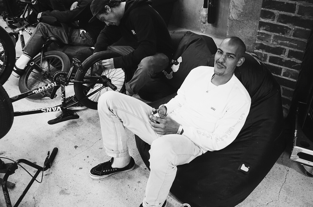 Oder aber man saß einfach wie Nico Badet das ganze Wochenende über mega stylisch in der Ecke rum. Wobei, das so nicht stimmt, denn Nico sprang beim Videocontest in der Streetplazahalle für Joris Coulomb ein, der sich während des Filmens leider verletzte