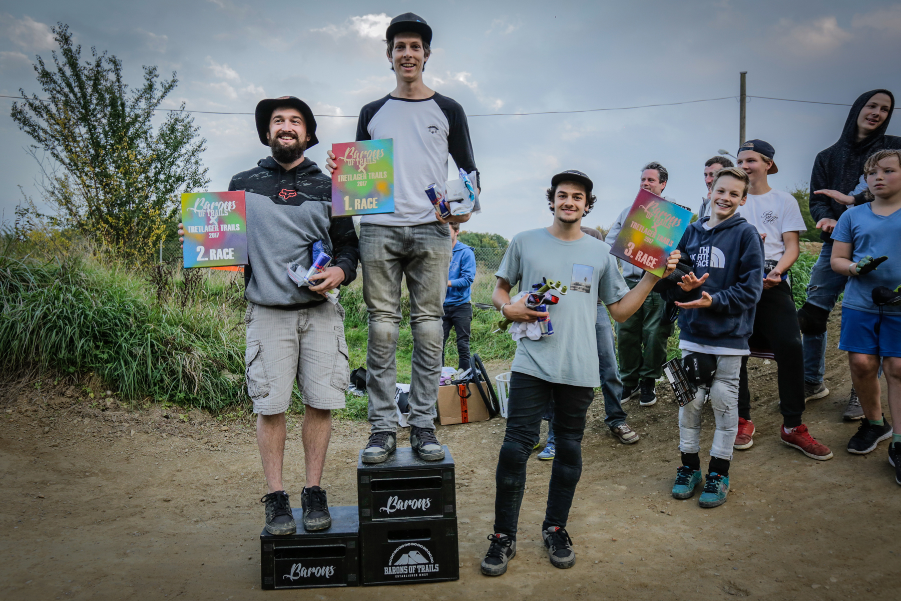 Derek Rummel (links, 2.), Thomas Girth (Mitte, 1.) und Andre Häutle (3.) empfahlen sich während des Rennens für #tokyo2020