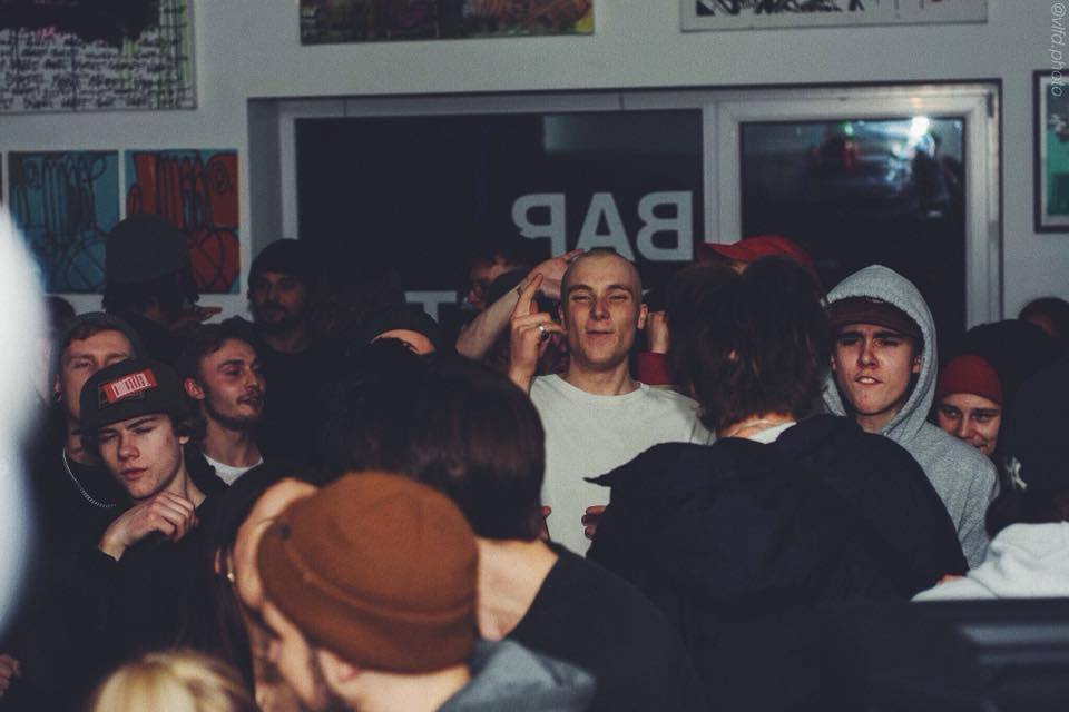 Volles Haus und beste Stimmung bei der "Komplett Cancelled"-Videopremiere in der Eisdiele Nürnberg