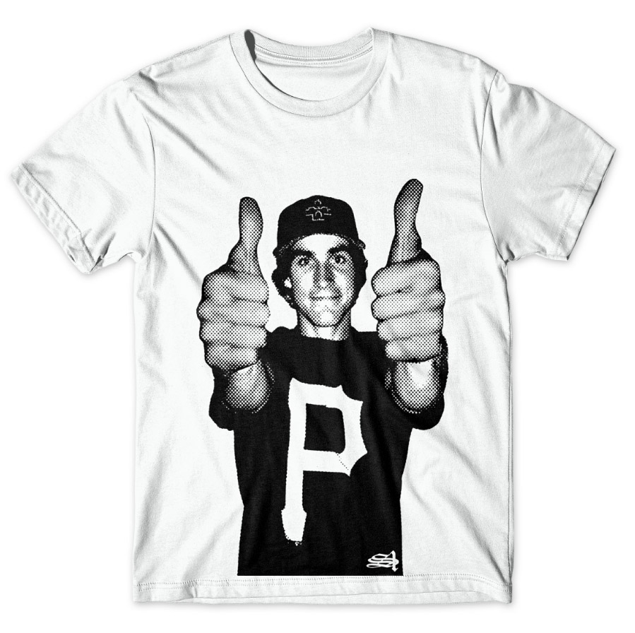 Shoppen für den guten Zweck: Mit dem Kauf dieses Benefizshirts hilfst du Chris Doyle dabei, einen Teil seiner Krankenhausrechnungen zu bezahlen.