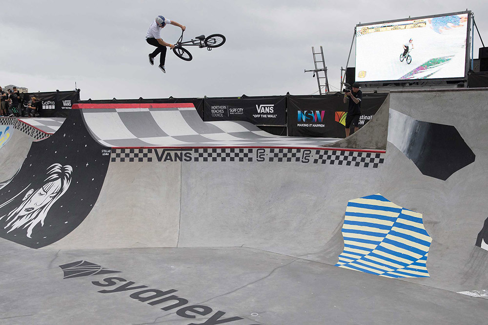 Sergio Layos konnte im vergangenen Jahr den Lauf des Vans BMX Pro Cups in Australien für sich entscheiden, damals allerdings auf einem extra aus diesem Anlass gebauten Bowl in Manly Beach. Mal sehen, wie er sich in diesem Jahr im 5 Docks Skatepark schlägt; Foto: Colin Mackay/Vans