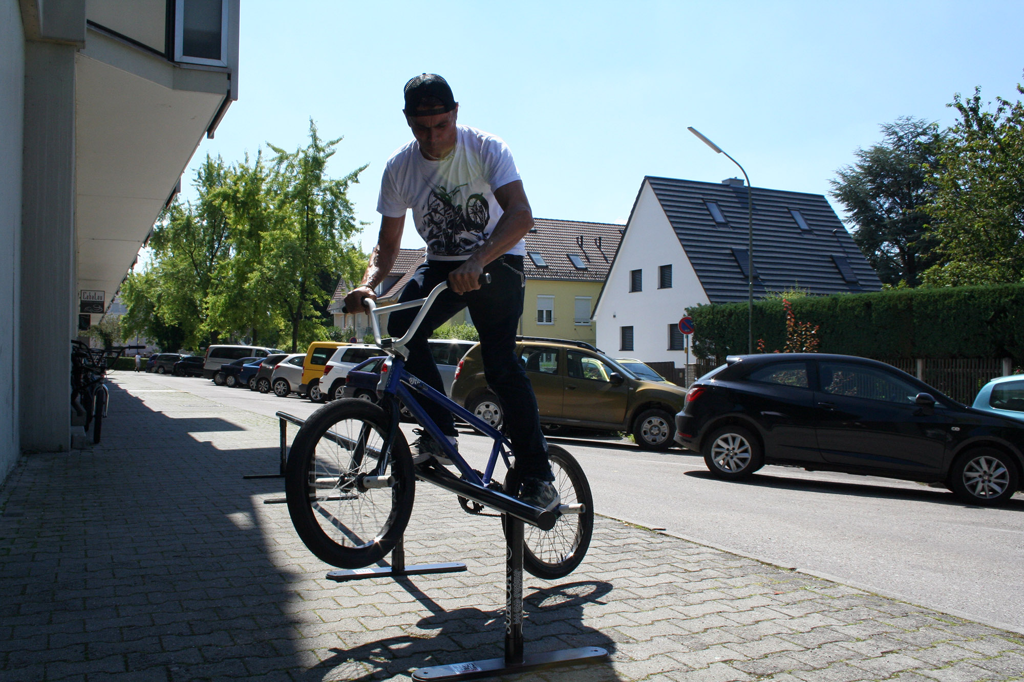 Hier slidet der Chef noch selbst: Thomas Stellwag attackiert das Shopflatrail in einer Mittagspause