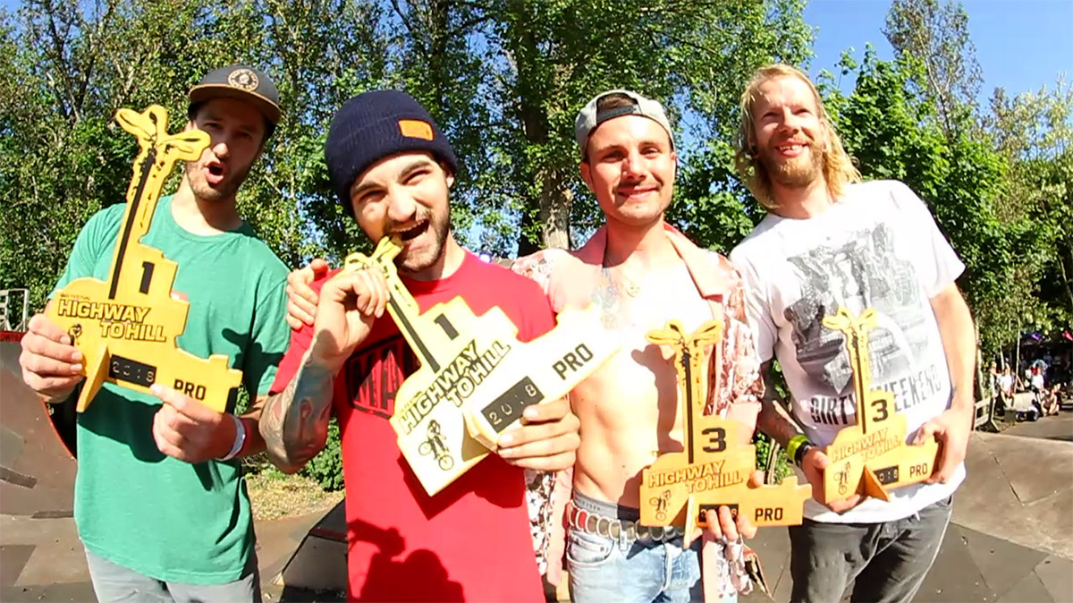 Wie gewohnt, wurde der Dirtcontest in diesem Jahr wieder im Teamformat ausgetragen. Hier sind Platz 1 (Zdenda Pešek) und Daniel Juchatz, links) und Platz 3 (Christop Nitsche und Marcus Wallborn)