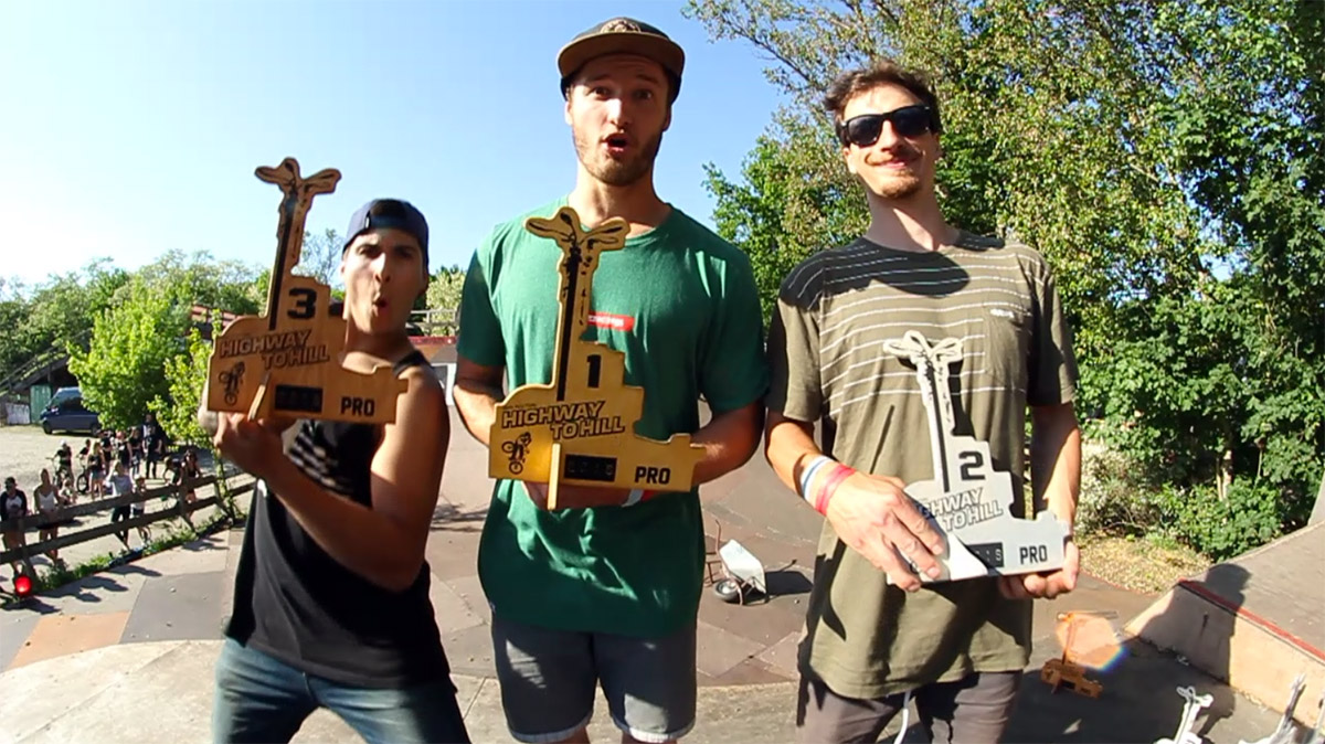 Die Gewinner in Wickes Woodie auf dem Highway to Hill 2018 sind (v.l.n.r.): Fabian Haugk (3.), Zdenda Pešek (1.) und Adrian Warnken (3.)