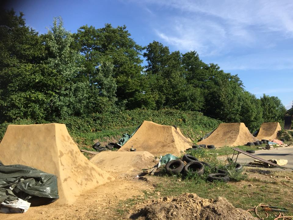 "Alles Neu"-Trailsjam am 11.8. in Bremen – Wer auf rasantes BMX-Fahren, Lagerfeuer und Gegrilltes steht, sollte sich diese Festivität nicht entgehen lassen!