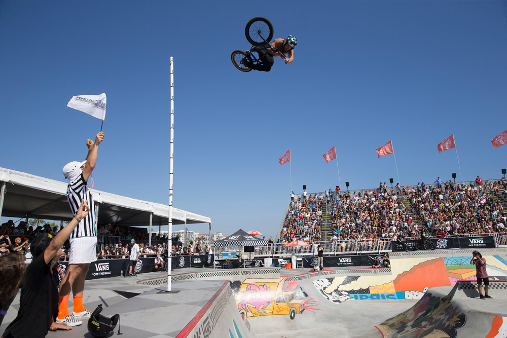 Das Highlightsvideo vom Vans BMX Pro Cup in Huntingt... Das Highlightsvideo vom Vans BMX Pro Cup in Huntingt...