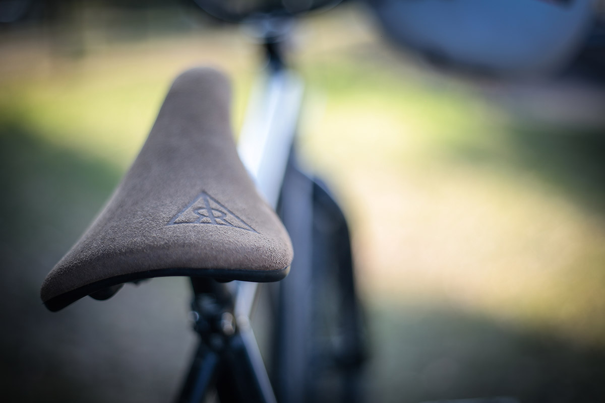 Relic ist eine kleine Firma aus Austin (Texas), die von dem ehemaligen wethepeople-Fahrer Ashley Charles gegründet wurde