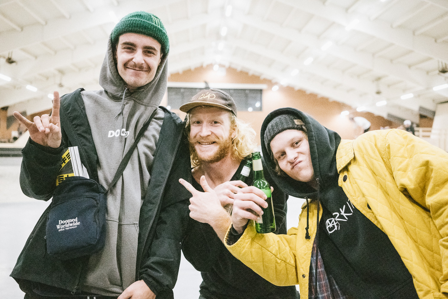 Bevor Jordan Godwin (links) im weiteren Verlauf des Abends den Award für den "International Rider of the Year 2018" überreicht bekam, gewann er noch schnell den Pro-Streetcontest mit einer Wahnsinnsline auf eins und verwies damit Tom Schorb-Mergenthaler (2., Mitte) und Felix Stinshoff (3.) auf die Plätze