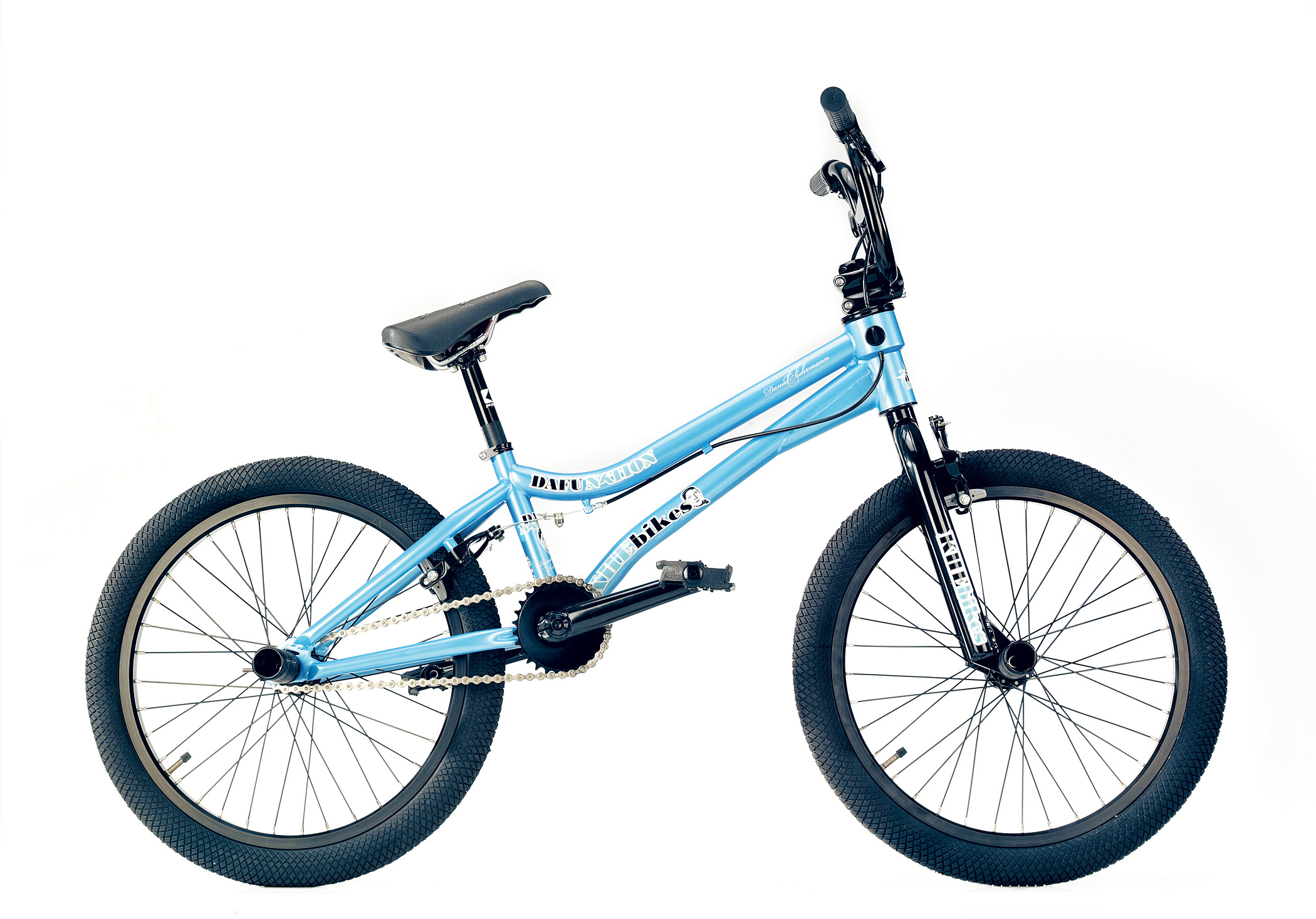 Eines von Daniel Fuhrmanns Signatureprodukten während seiner Zeit bei KHEbikes war das Dafunction-Flatlandkomplettrad. Hier ist die 2002er Version. Man beachte bitte den Fu Bar, Daniels winzigen Signaturelenker, und die abgespeckte Version des Internalrotors