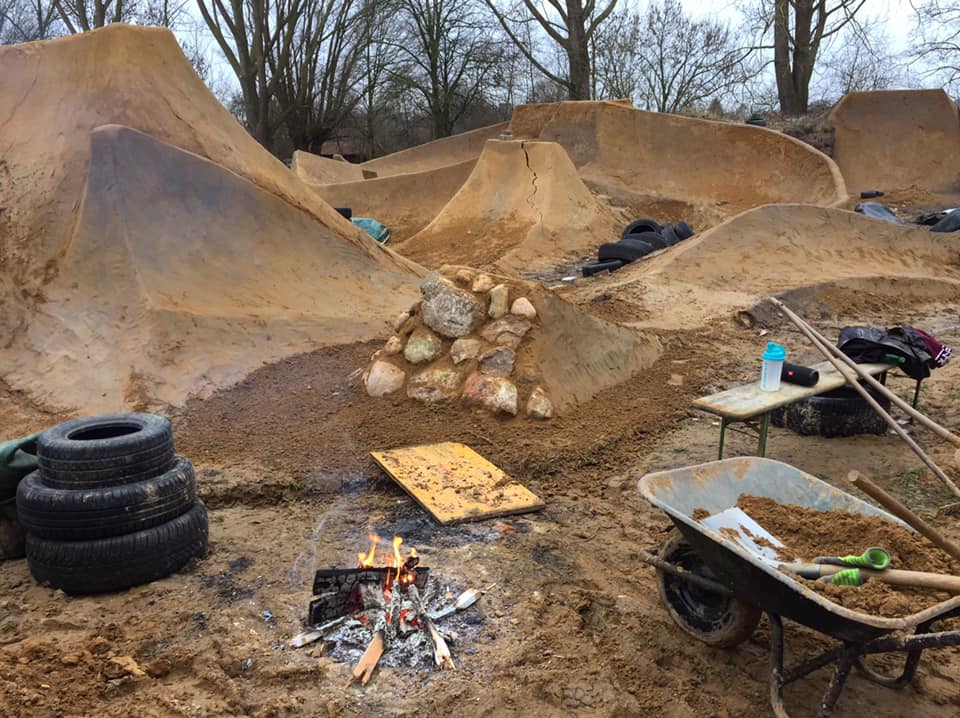 Save the date! Am 19. Juli 2019 findet an den Motiontrails im Funpark Bremen-Kattenturm ein mehr als gediegener BMX-Jam statt. Mehr dazu hier.