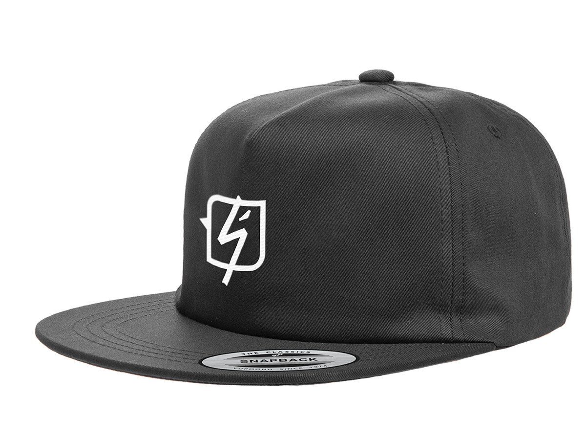 Die Shadow x kunstform "Collabo"-Snapback ist eine moderne 5-Panel-Kappe und kommt mit einem, der Name verrät es schon, Snapback-Verschluss