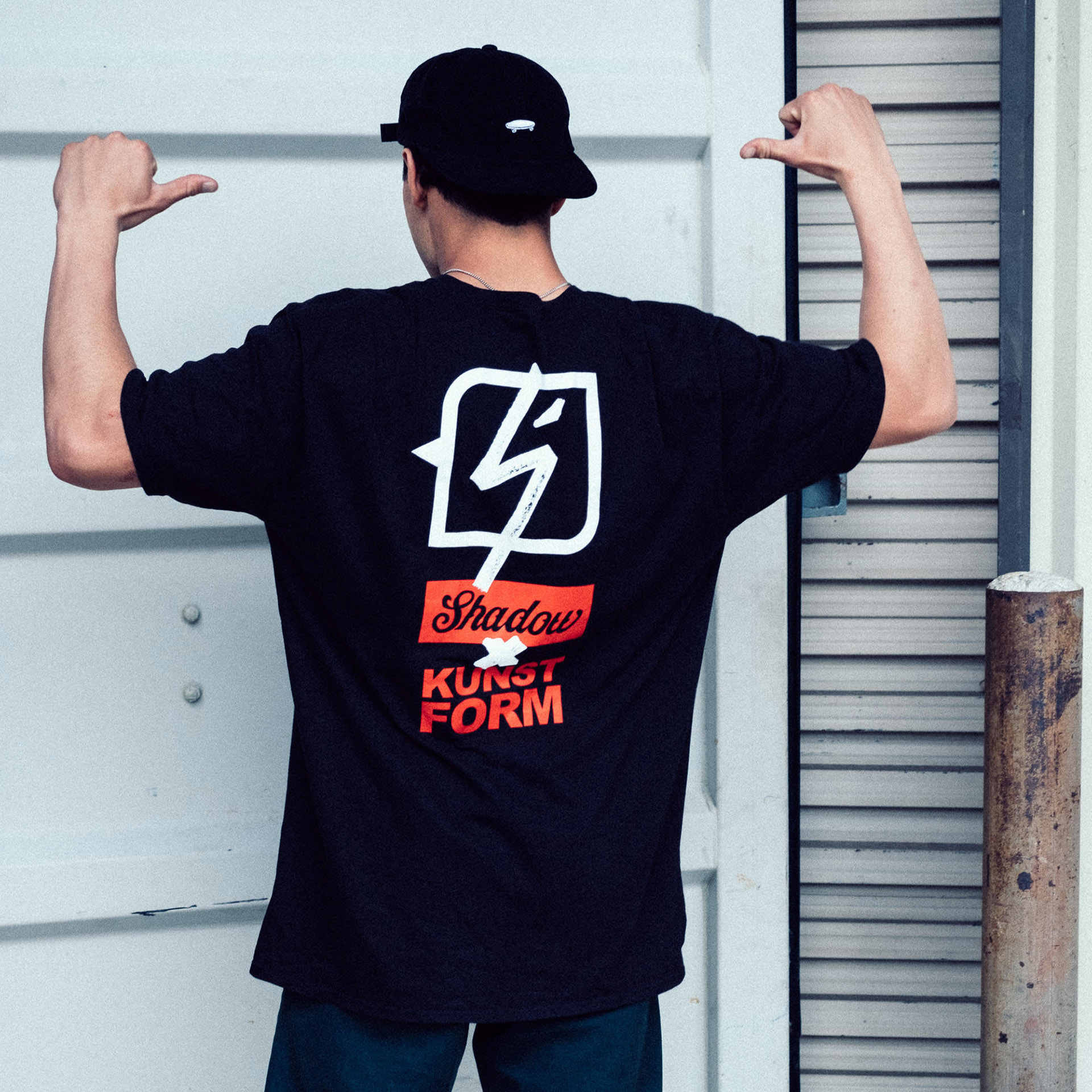 Und so sieht die Rückseite des Shirts aus, das für einn möglichst hohen Tragekomfort zu 100 % aus Baumwolle besteht
