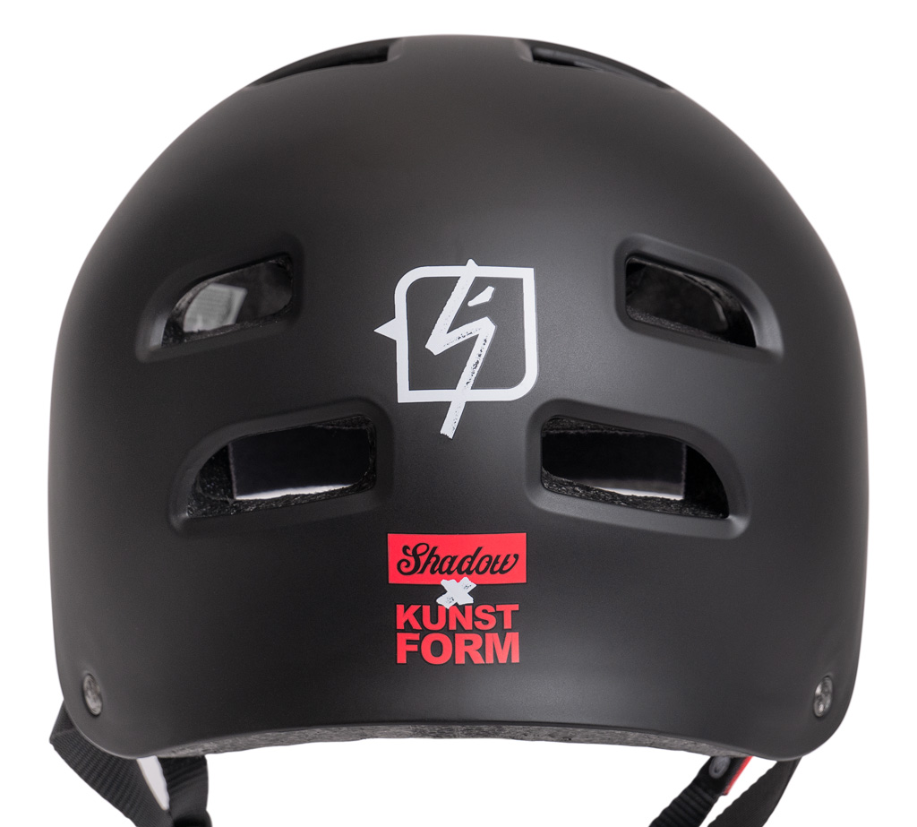 Der kunstform X Shadow Helm wird in den Größen XS (46-50 cm), S/M (50-56 cm), L/XL (56-61 cm) und XXL (61-65 cm) erhältlich sein (Größen entsprechen ungefähr dem Kopfumfang ca. 1 cm über den Augenbrauen)