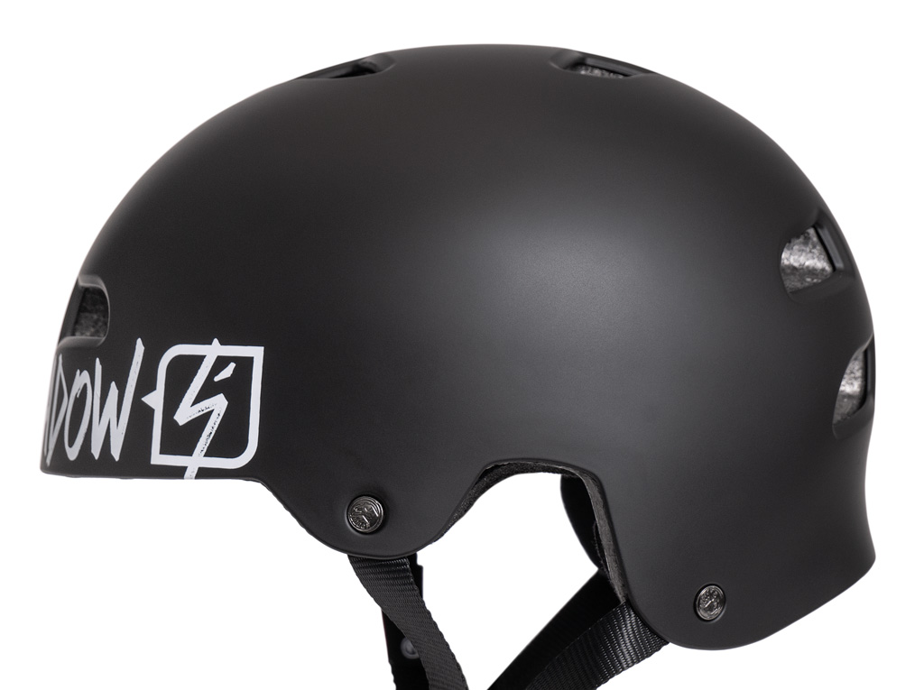 Dank der anatomisch geformten Innenschalung sowie der stabilen Außenschale sitzt der Shadow X kunstform "Collabo Classic"-Helm ohne zu wackeln und bietet nicht zuletzt dadurch sehr guten Schutz