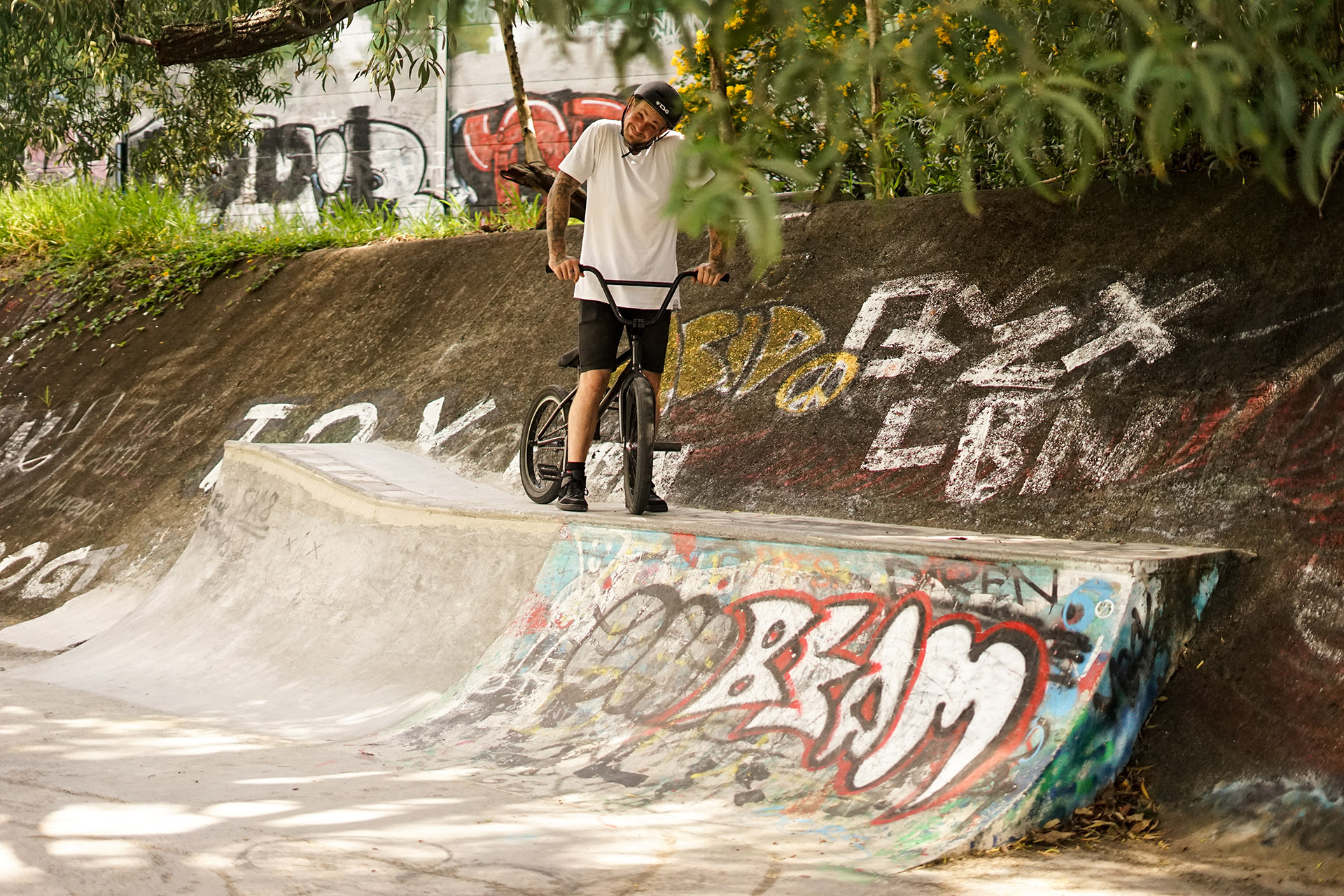Diesen DIY-Ditchspot entdeckten Tom und Marcel zufällig, als sie mit ihren Rädern zu einem Skatepark fuhren