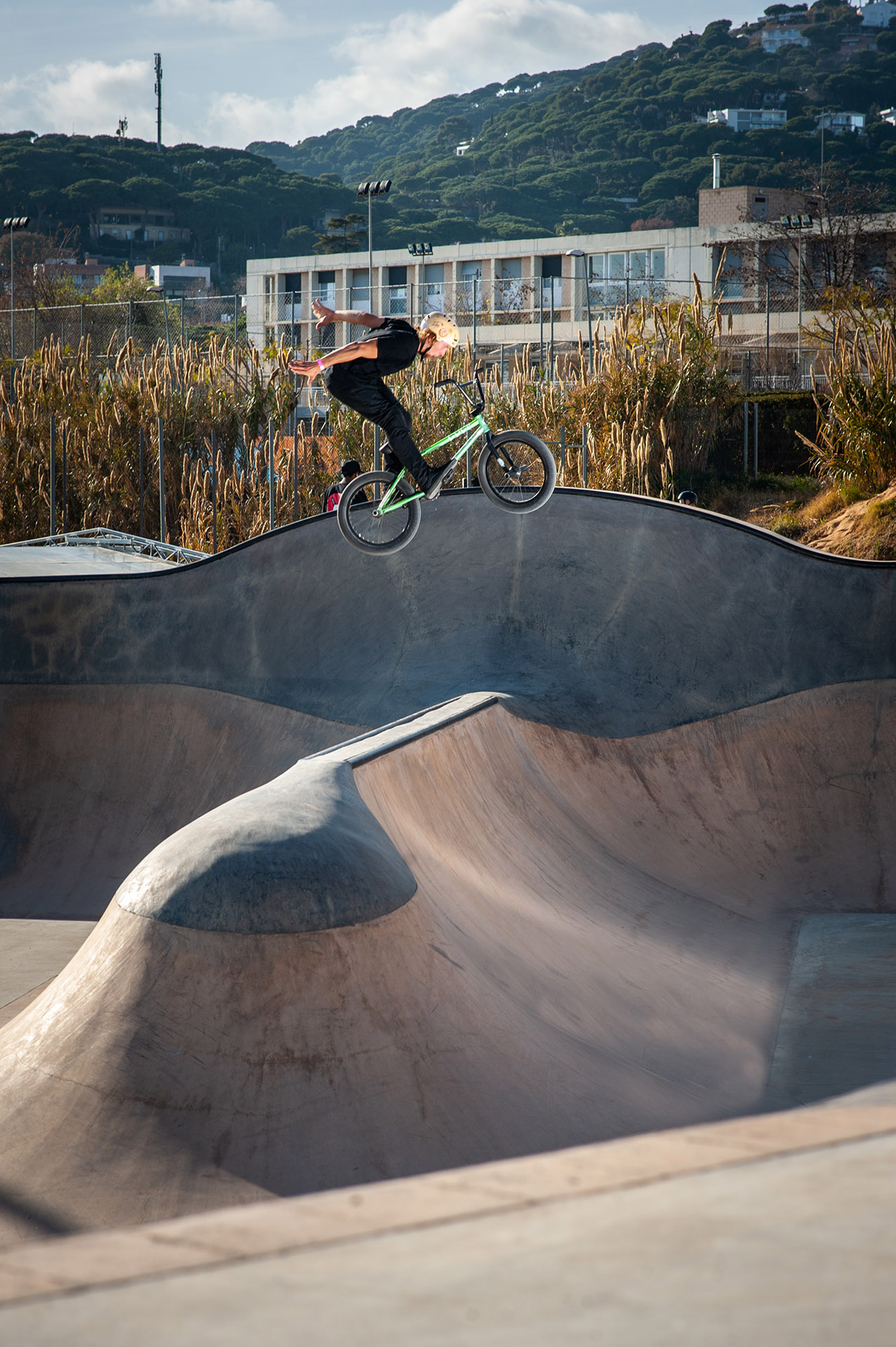 Ezequiel Helmreich Martinez mit einem Suicide über die Spine