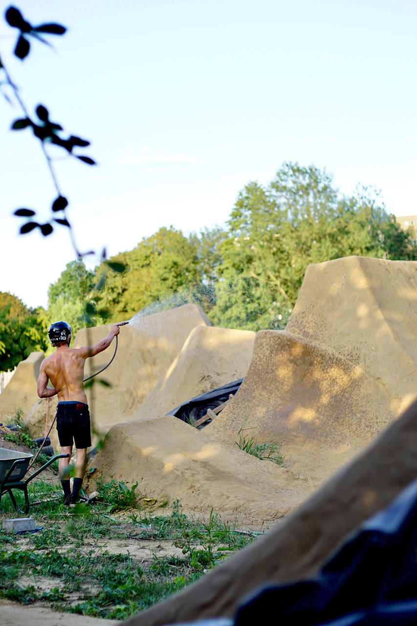 Michael Hanfler pflegt die Hügel im Bremer AWO Funpark mehr als alles andere