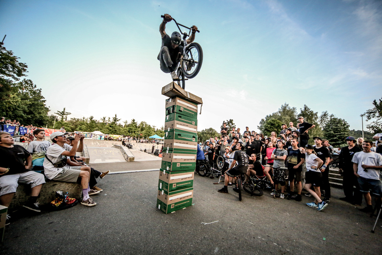 Michael Dunger clearte in diesem Jahr 2,46 m und holte damit im dritten Jahr in Folge den Sieg beim "Jump The Karton"-Battle auf dem BMX Männle
