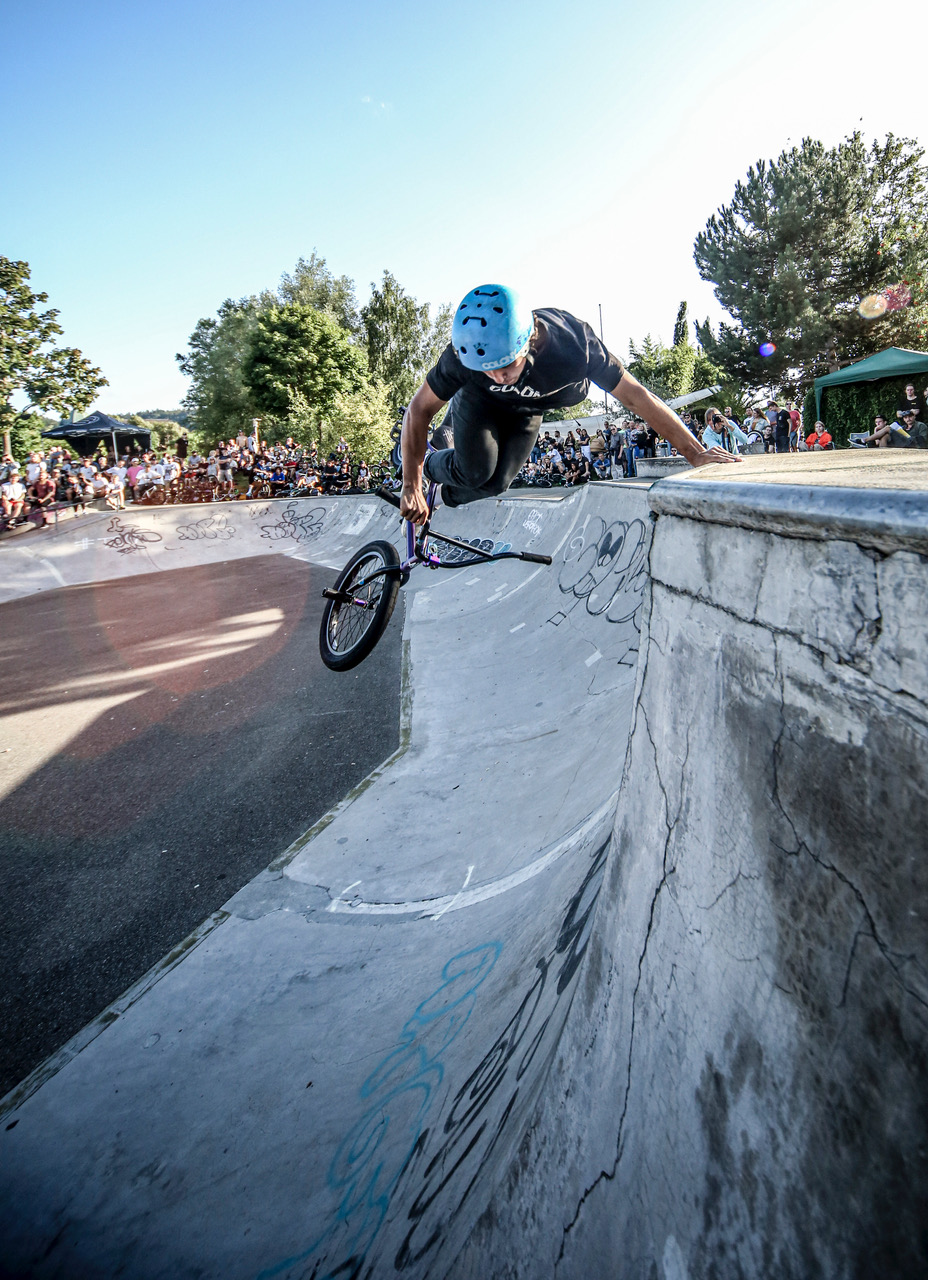 Eigentlich ist Pascal Piatka ja Scooterfahrer, aber ab und zu fährt er auch BMX – und das ziemlich gut