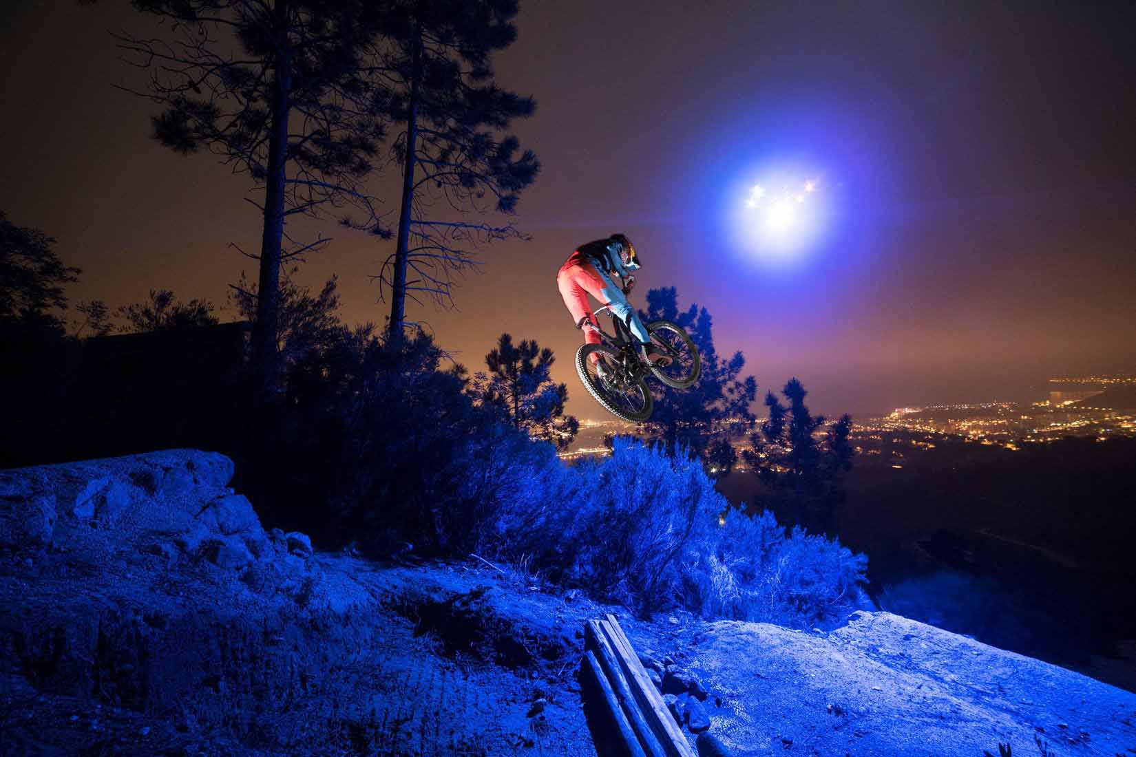 Loic Bruni im Spotlight. Foto: Hadrien Picard