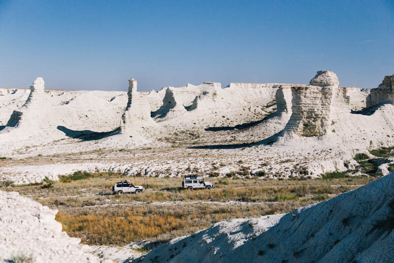 Die ersten Berge von Kirgisistan – Foto: Milo Zanecchia