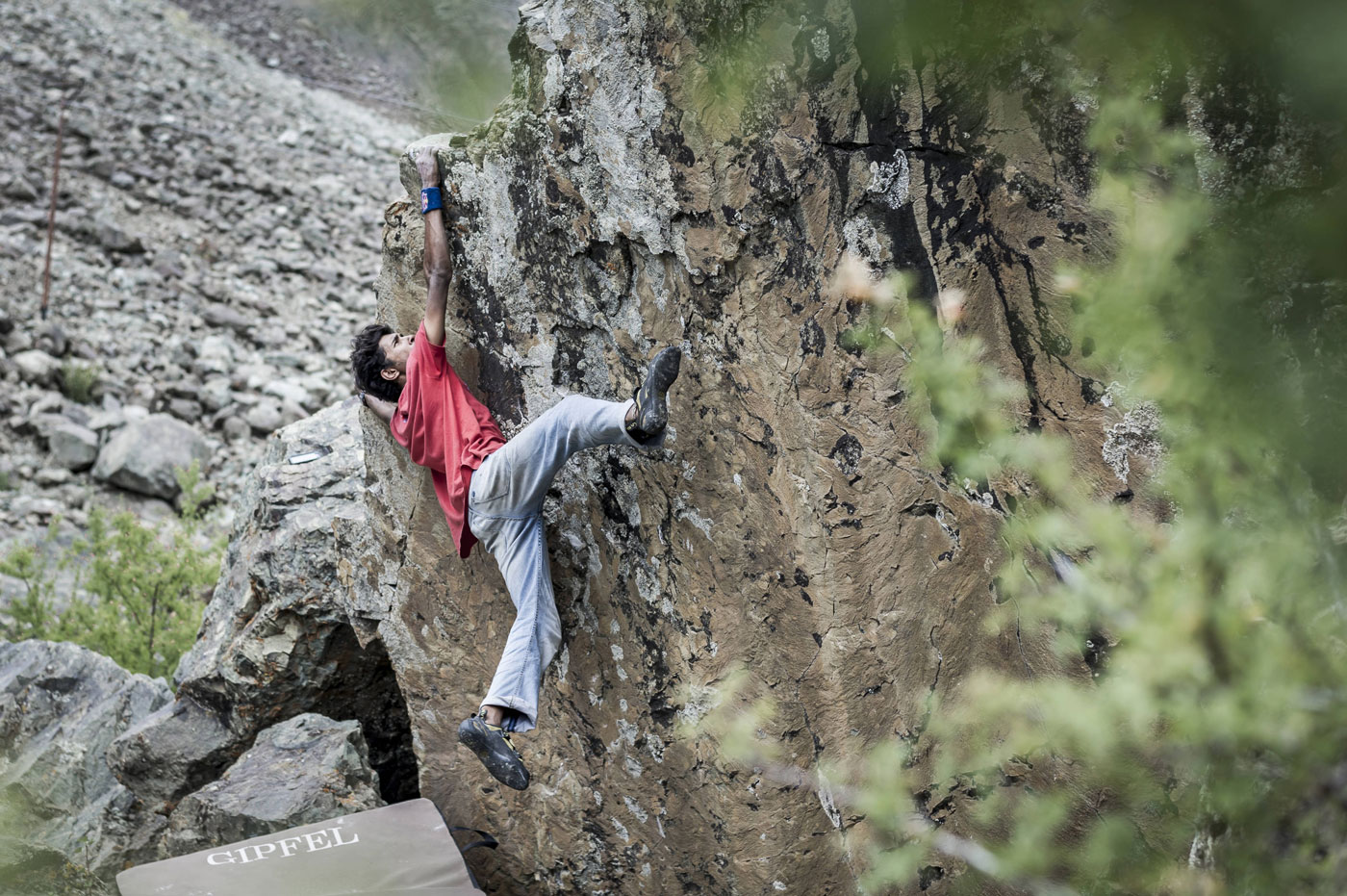 Tuhin Satarkar im Lower Suru Valley, Indien || Foto: Ali Bharmal / Red Bull Content Pool