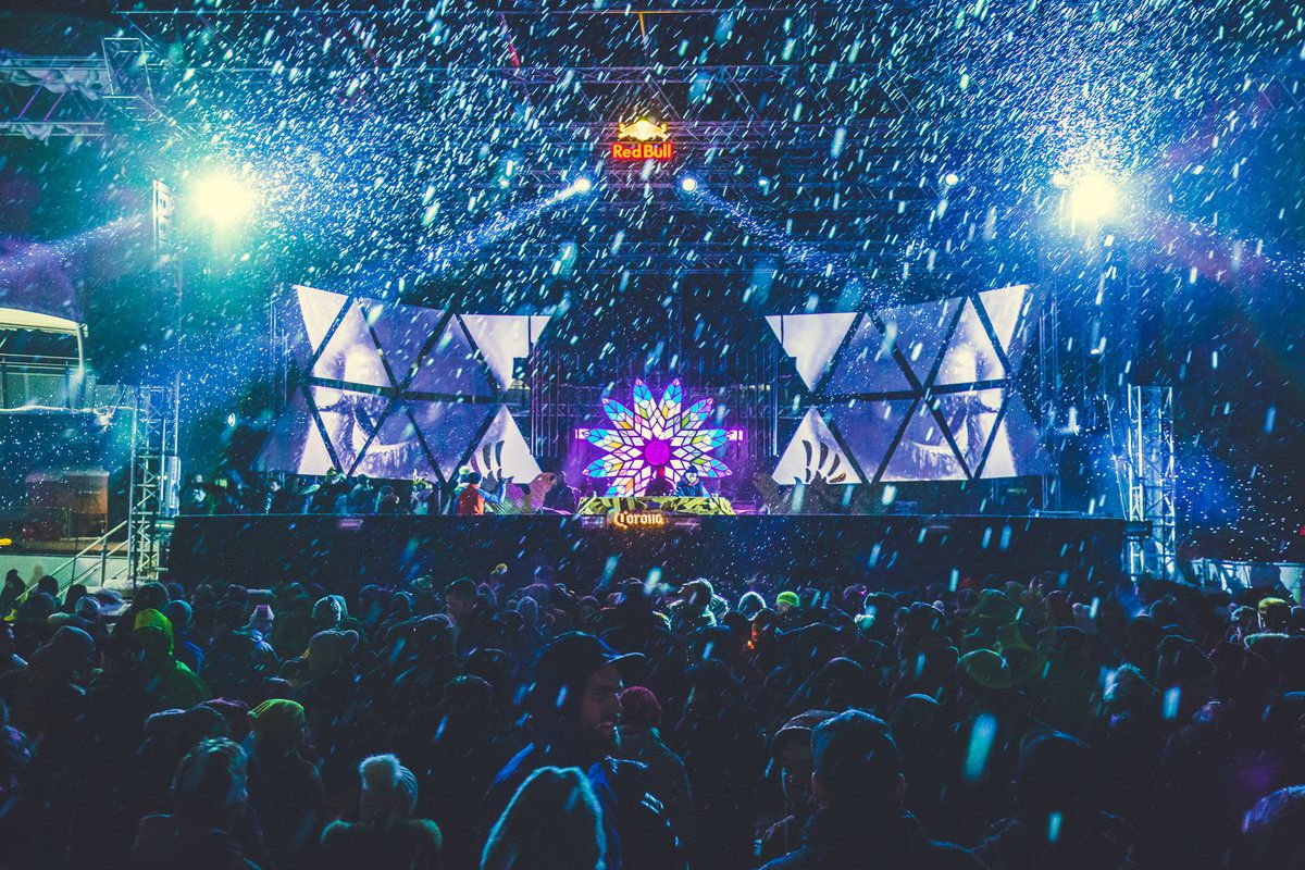 Rave on Snow credit: Tobi Stoffels Neon Photography