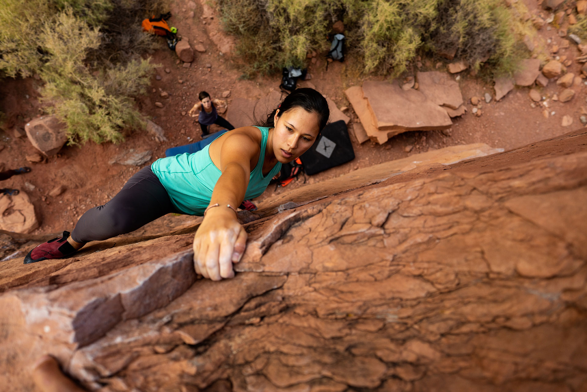 arcteryx_cover2__WomensClimb_Kenchenten_04645shrp