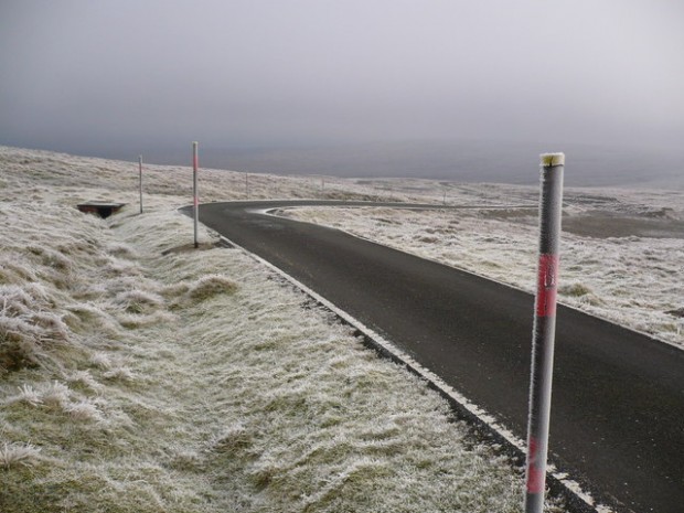 Im Winter wirkt Great Dunn Fell nicht ganz so einladend, wie in den Sommermonaten. (Foto: Phil Catterall via Wikimedia Commons)
