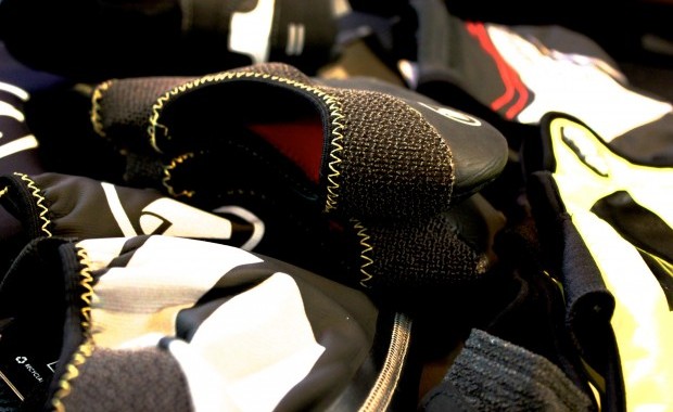 Überschuhe werden in verschiedenen Ausführungen für unterschiedliche Bedingungen angeboten.