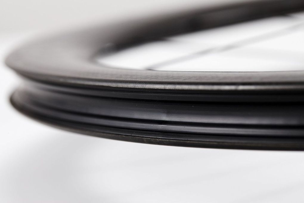 Die Auswahl an Tubeless-Ready-Laufrädern wird immer vielfältiger und reicht mittlerweile von günstigen Aluversionen bis hin zu High-End-Carbon-Modellen. 