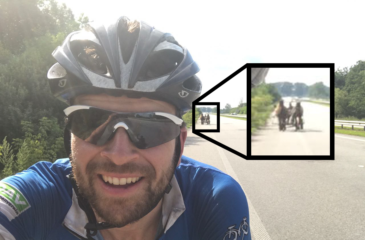 Neben Fahrradfahrern trifft man in der Ukraine auch Pferdekutschen auf der Autobahn an.