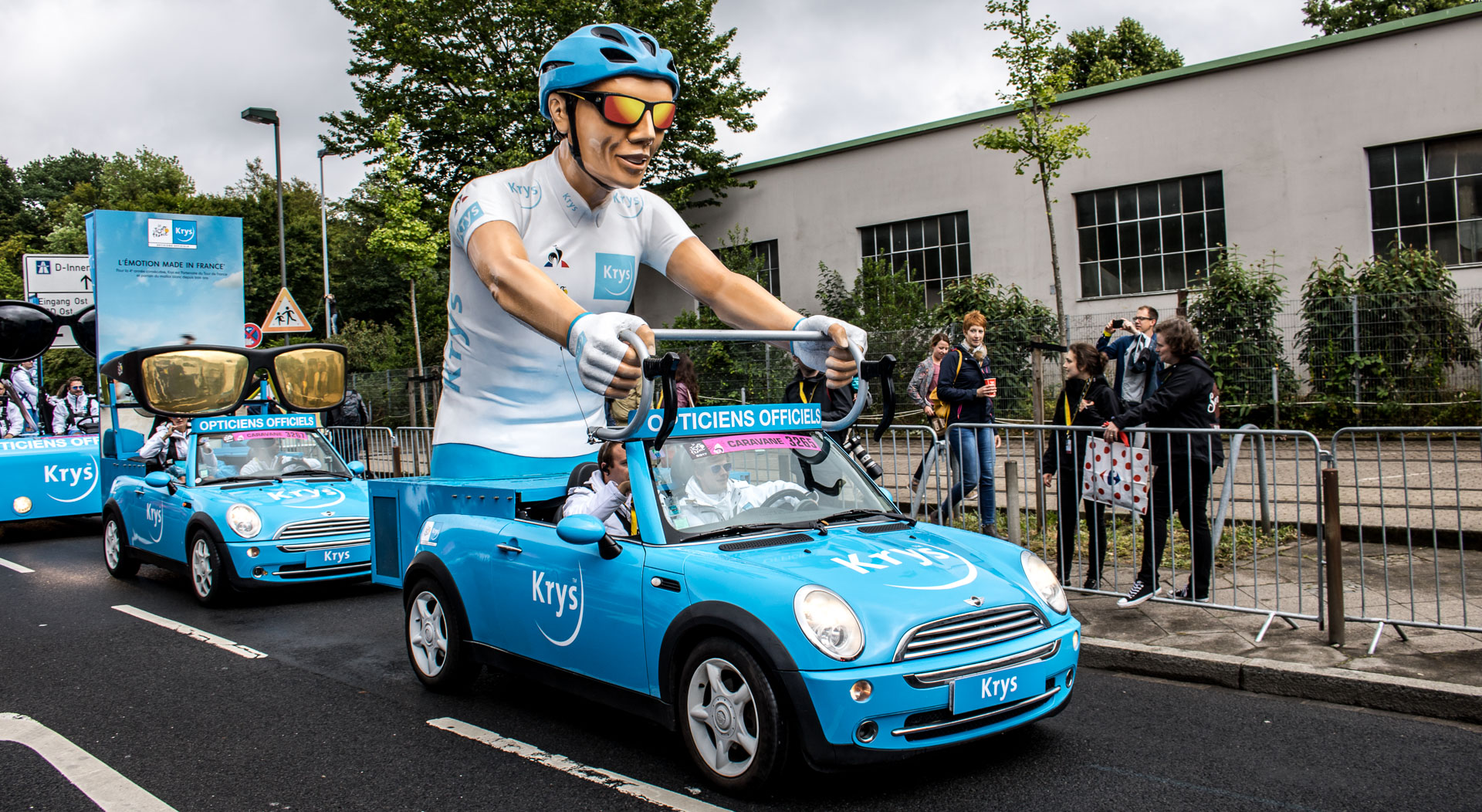 Die Werbepartner ließen sich ordentlich was einfallen, um die Aufmerksamkeit der Fans auf sich zu ziehen.