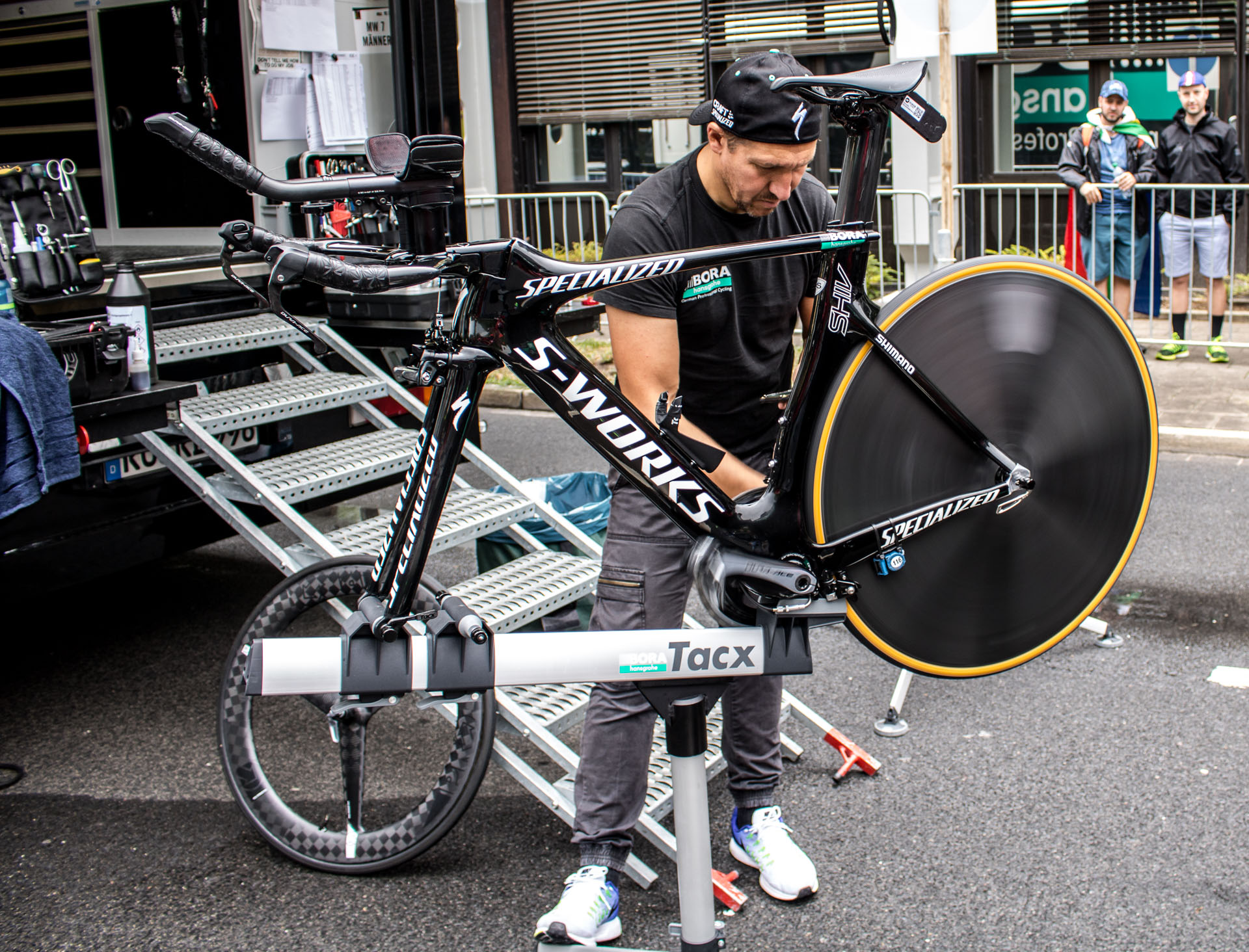Mechaniker und anderes Personal rund um ein Tour-de-France-Team gehen preisgeldtechnisch in der Regel nicht leer aus. Foto: Arian Schlichenmayer
