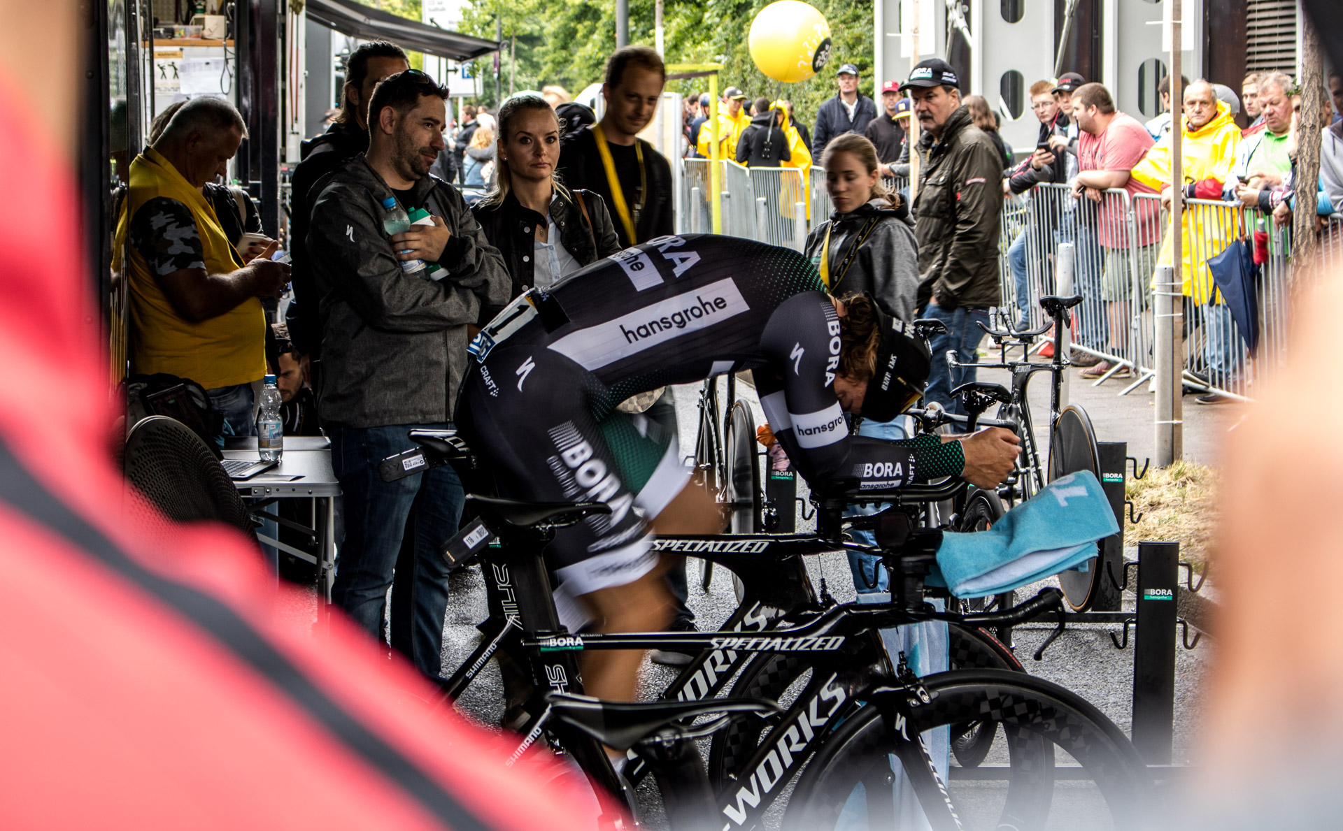 Der Weltmeister wärmte sich zu antreibender Musik auf.