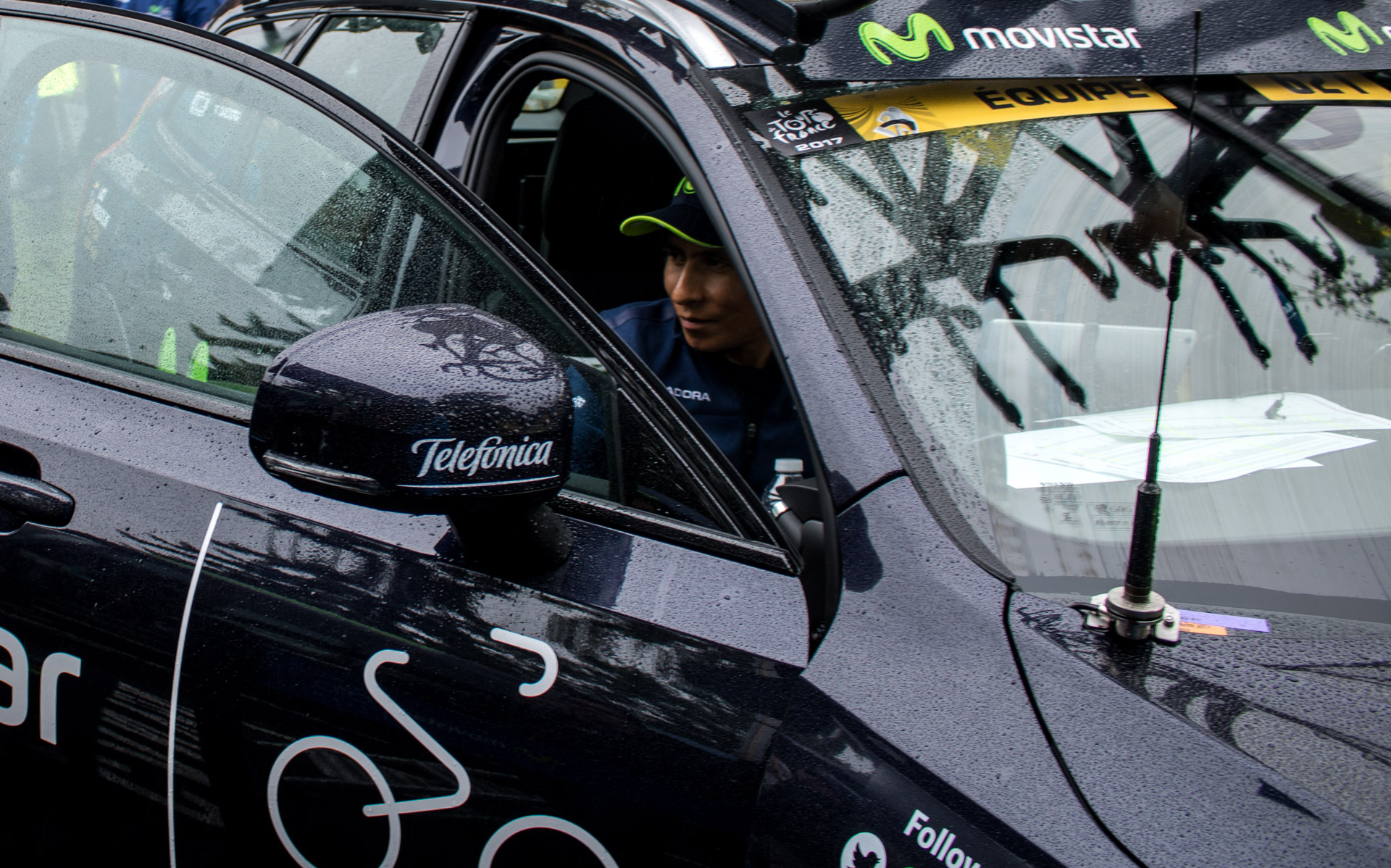 ... und wurden endlich mit einem kurzen Blick auf ihren schüchternen Superstar entlohnt.