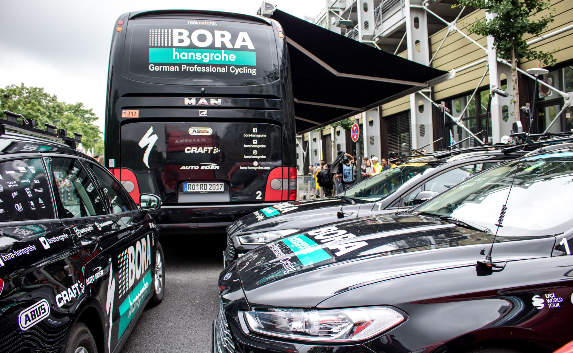 Der Tour-de-France-Zirkus erreicht Düsseldorf ... (Foto: A. Schlichenmayer)