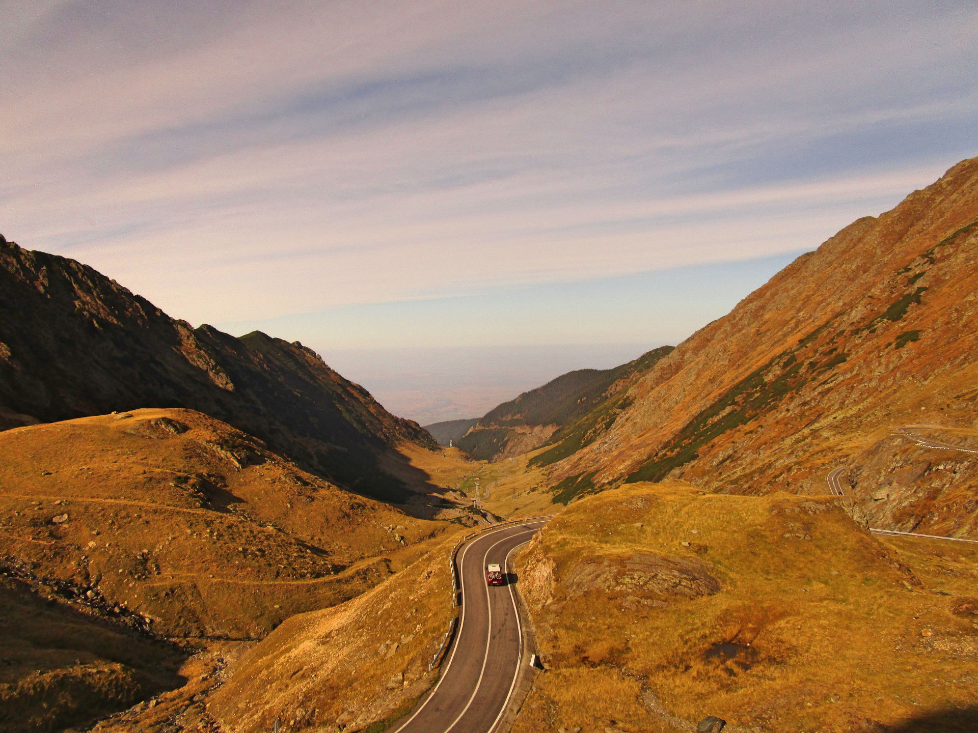 Der Transfagarasan ist eine beeindruckende Gebirgsstraße in Rumänien. Sie ist dieses Jahr der vierte Checkpoint. Foto: Livin4Wheel @ Unsplash